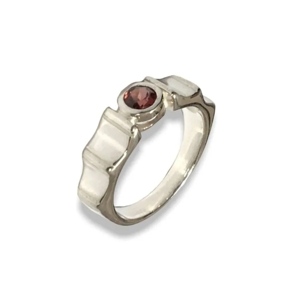 Garnet Ring Size 8.25 Sterling Silver 925 Scalloped Band Red January Birthstone
